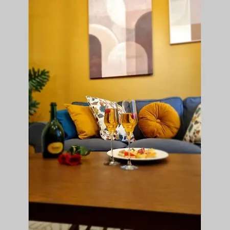 Arty Jaccuzi & Centre De Gamme مُلووز