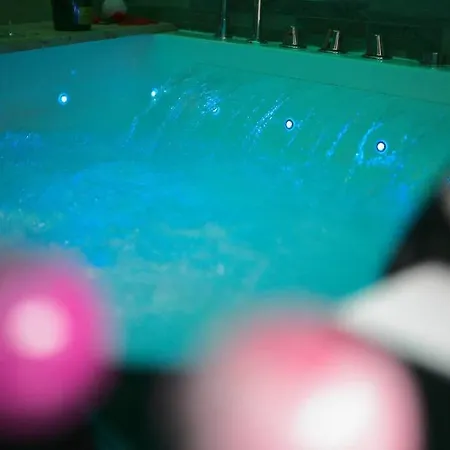 Arty Jaccuzi & Centre De Gamme مُلووز