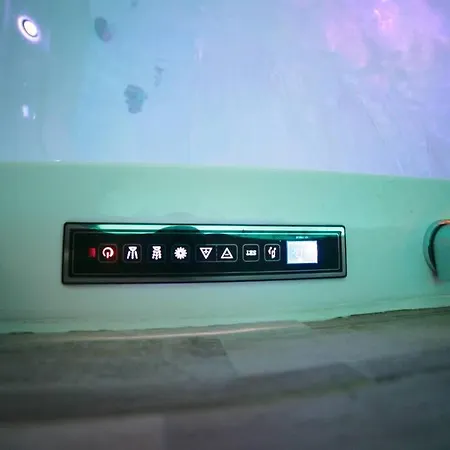 Arty Jaccuzi & Centre De Gamme *